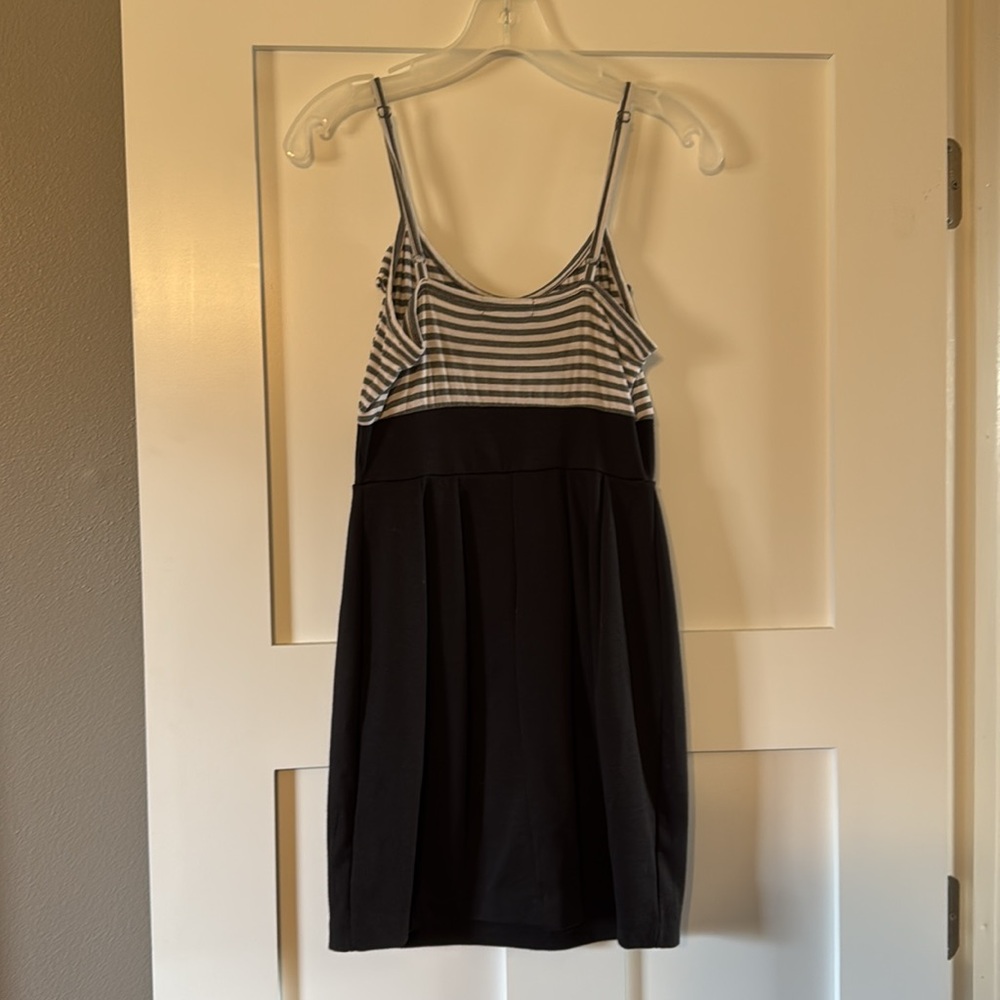 Small Dress - Picture 2 of 4